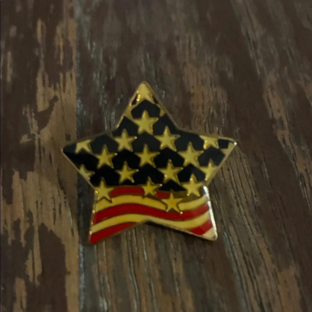 Patriotic USA Flag and Star Pins - Picture 5 of 6
